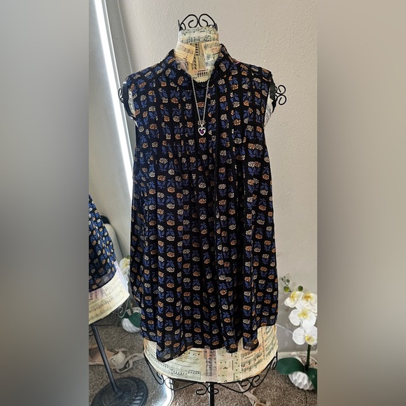 Ann Taylor Black Smocked Sleeveless Blouse - Picture 1 of 3